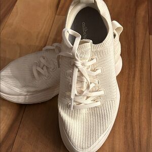 Allbirds Off-White Knit Sneakers size 7